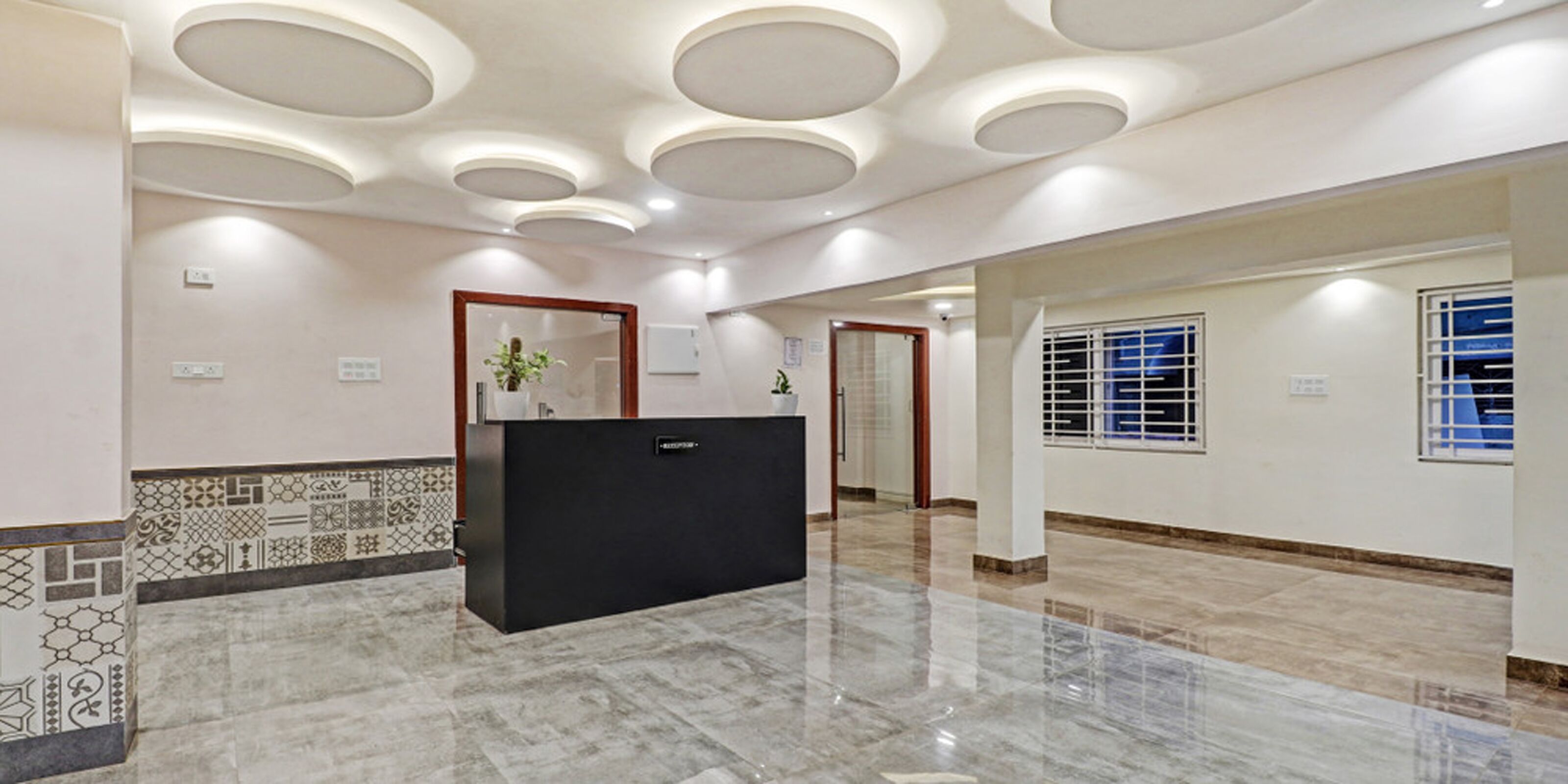 De Crown Luxury Hotel