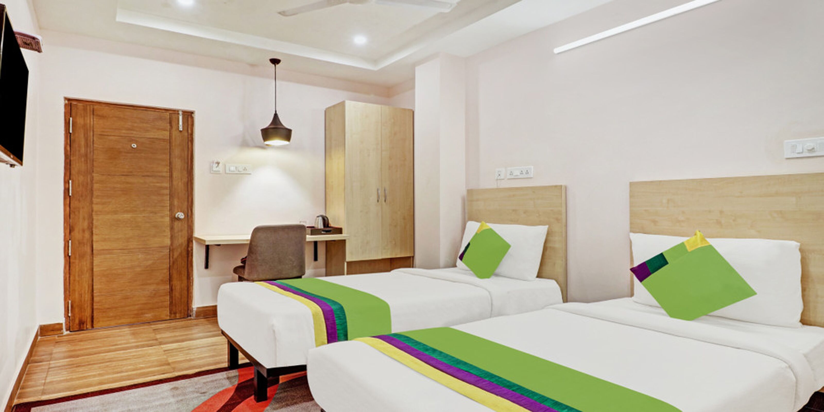 De Crown Luxury Hotel