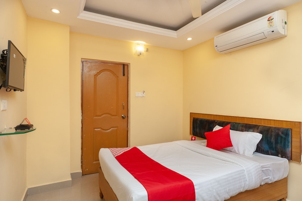 Hotel Gayathri Grand by OYO Rooms