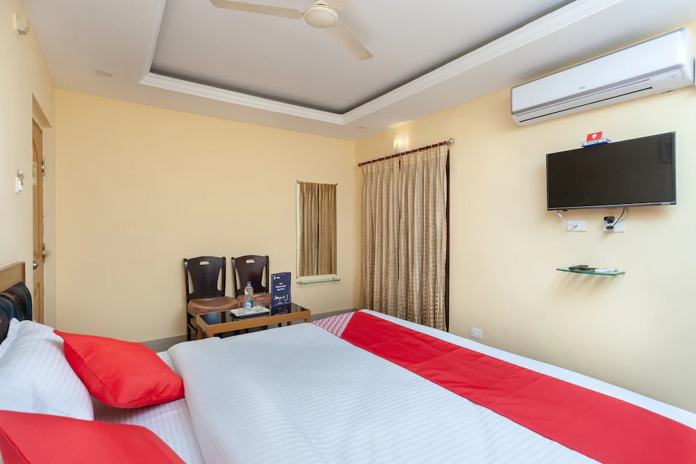 Hotel Gayathri Grand by OYO Rooms