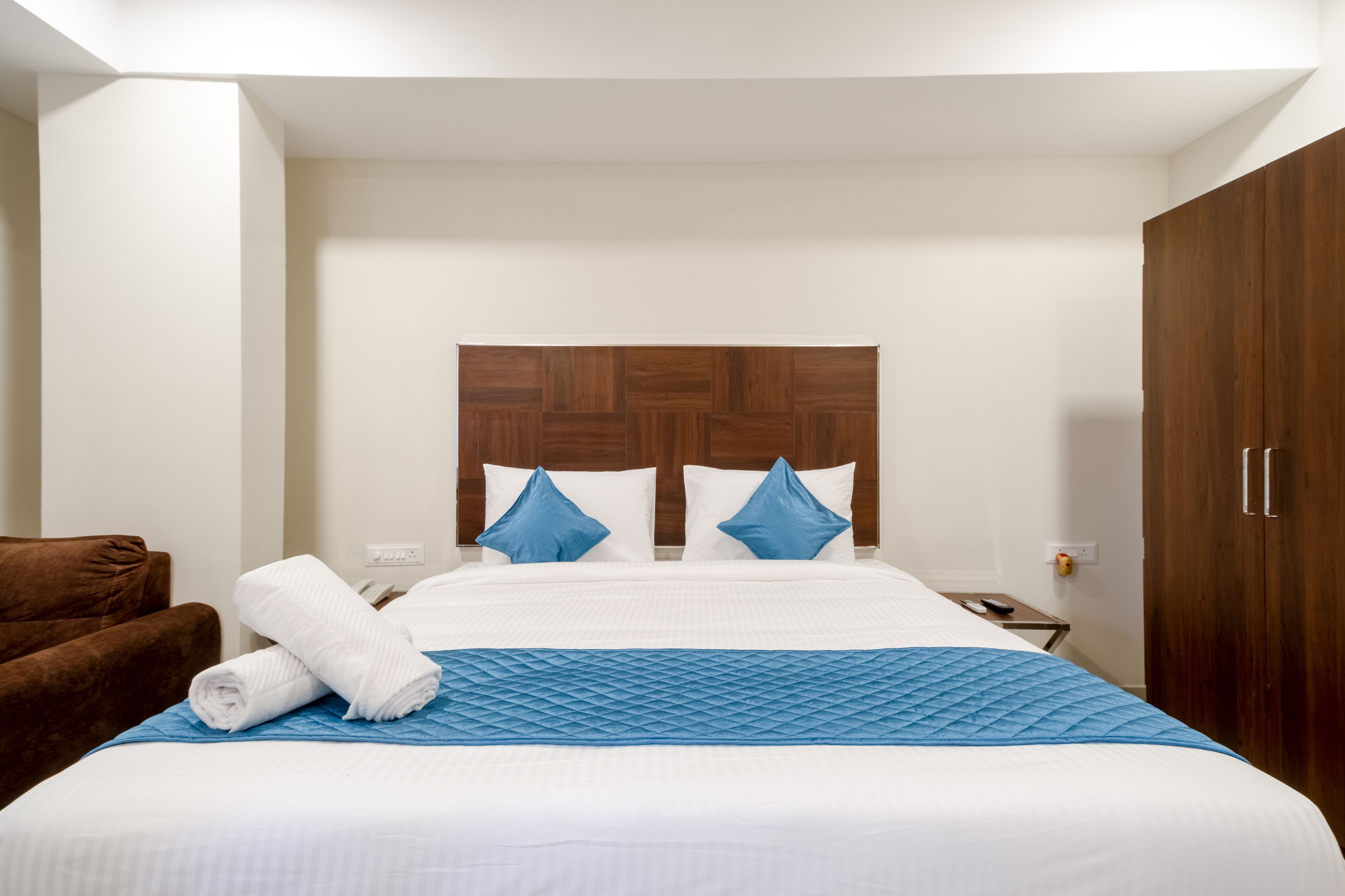Monday Hotels Swarna's The Capital