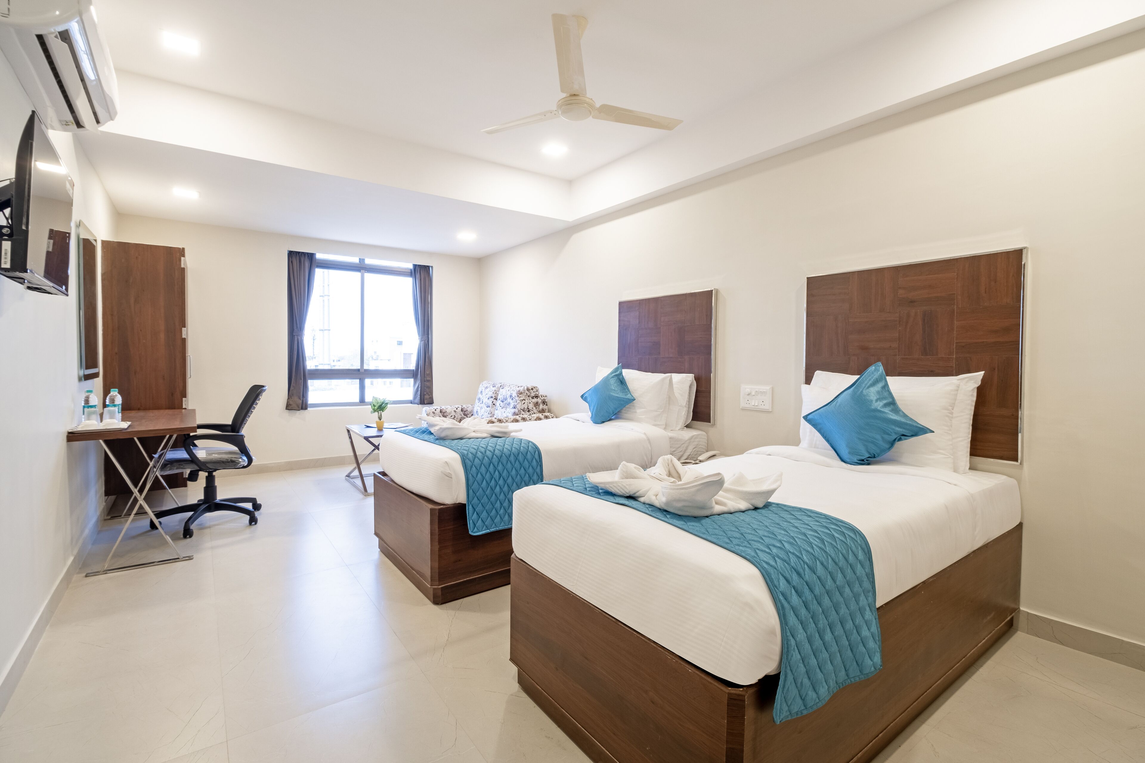 Monday Hotels Swarna's The Capital