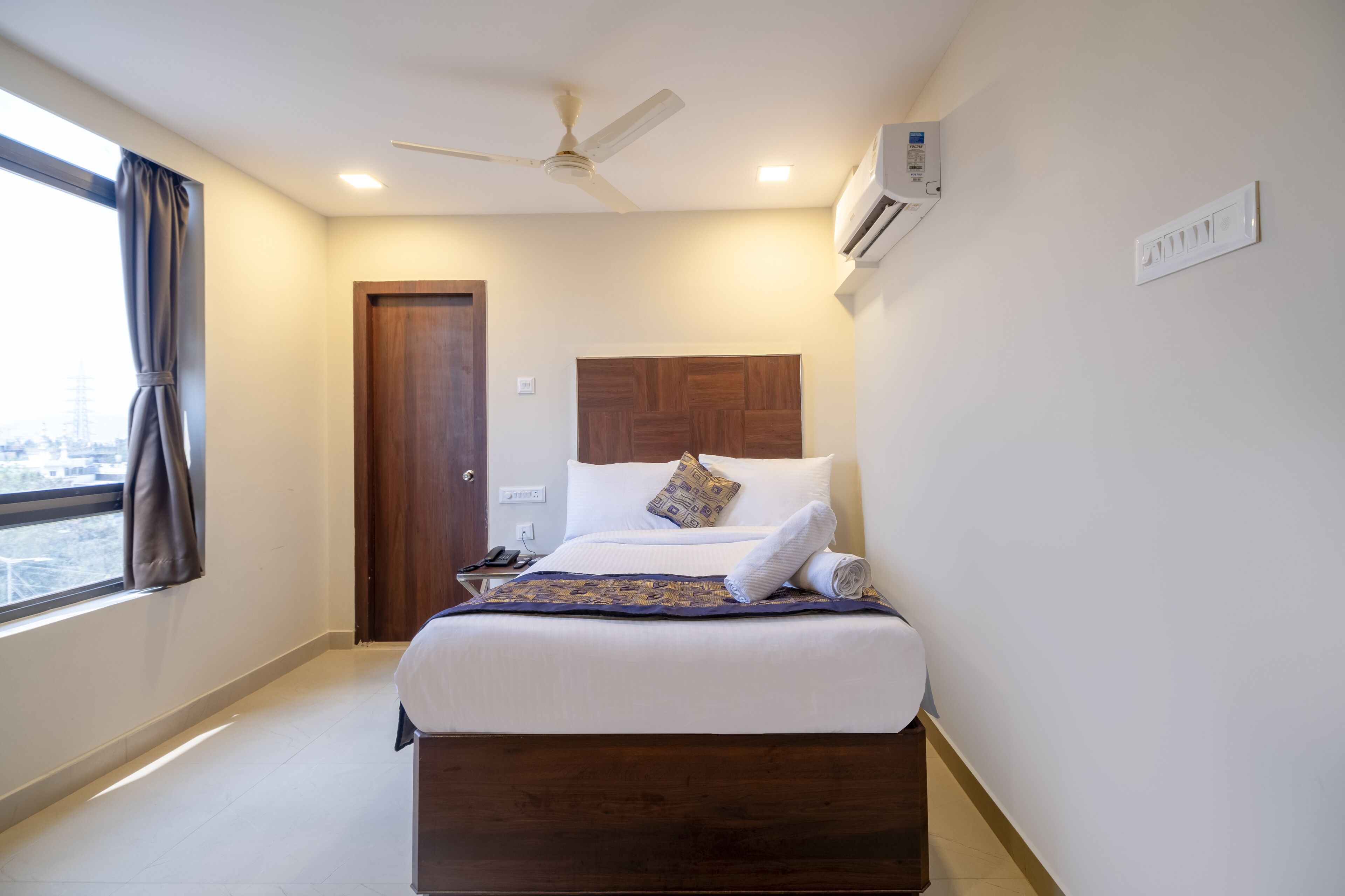 Monday Hotels Swarna's The Capital