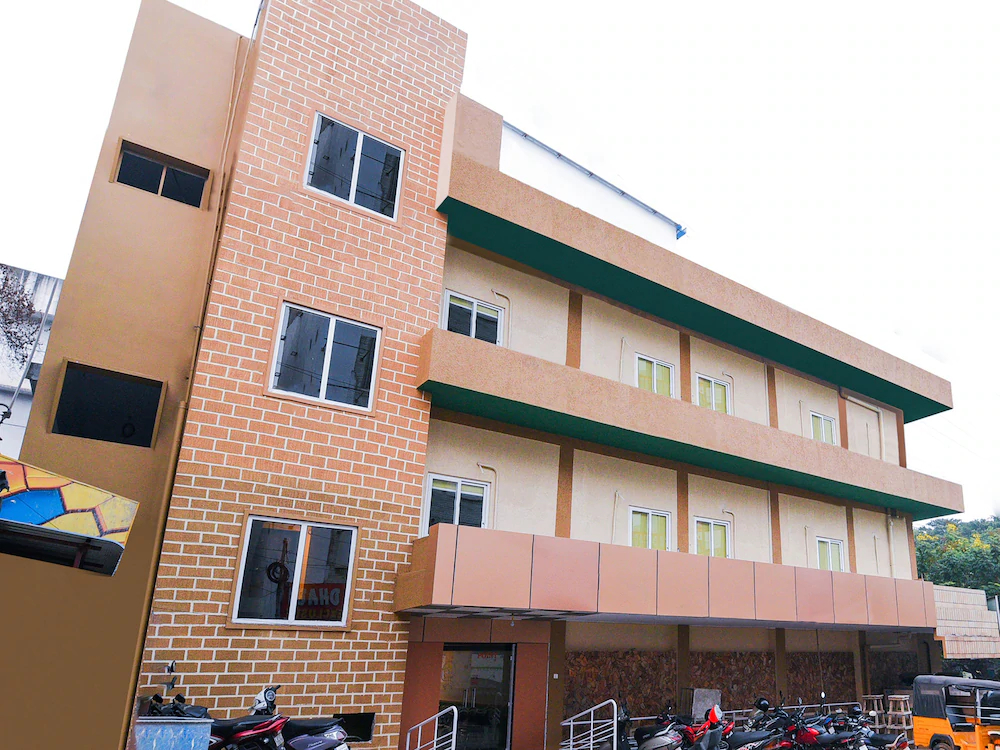 Center Point The Hotel By OYO Rooms