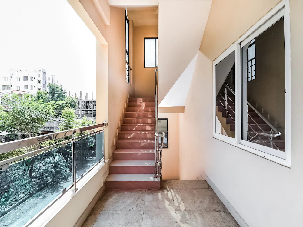 Royal Residential Lodge by OYO Rooms