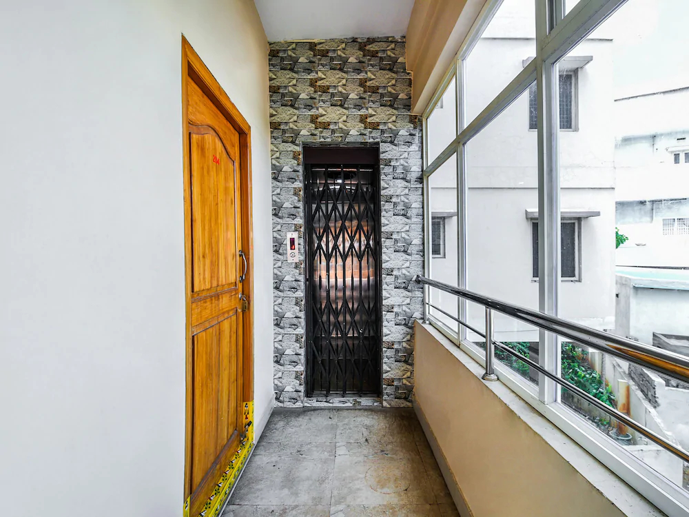 Royal Residential Lodge by OYO Rooms