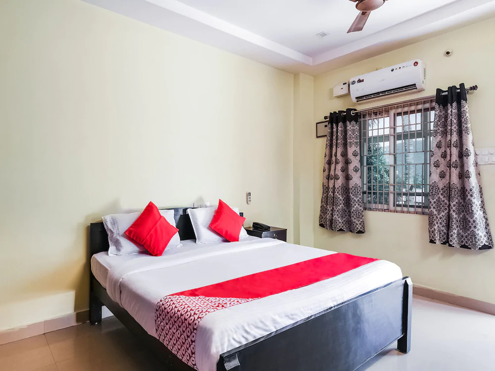Royal Residential Lodge by OYO Rooms