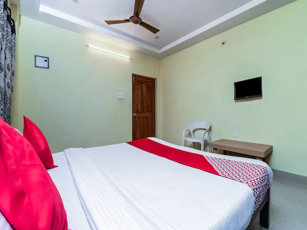 Royal Residential Lodge by OYO Rooms