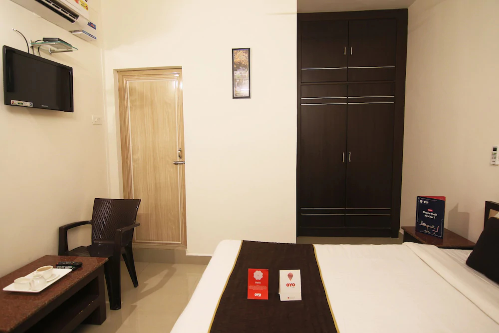 SRK Guesthouse By OYO Rooms