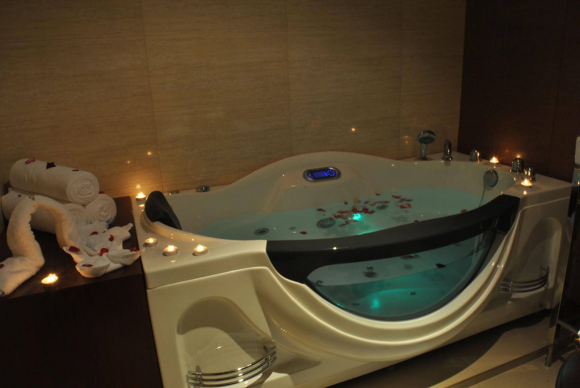 Hotel Dynasty