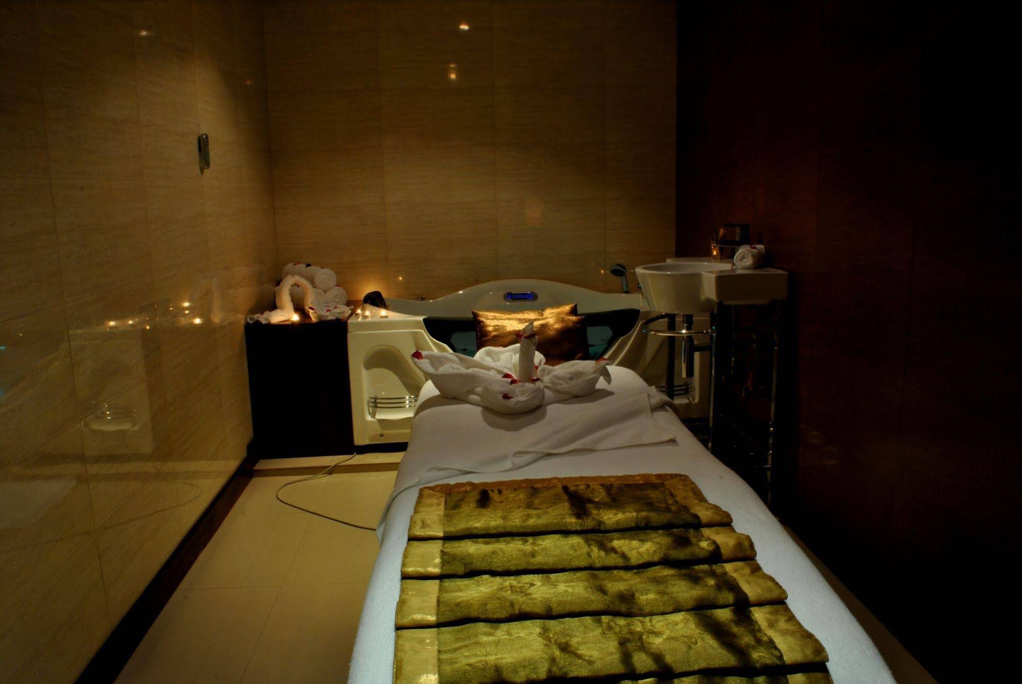 Hotel Dynasty