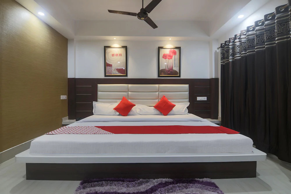 Hotel Rashmi By OYO Rooms