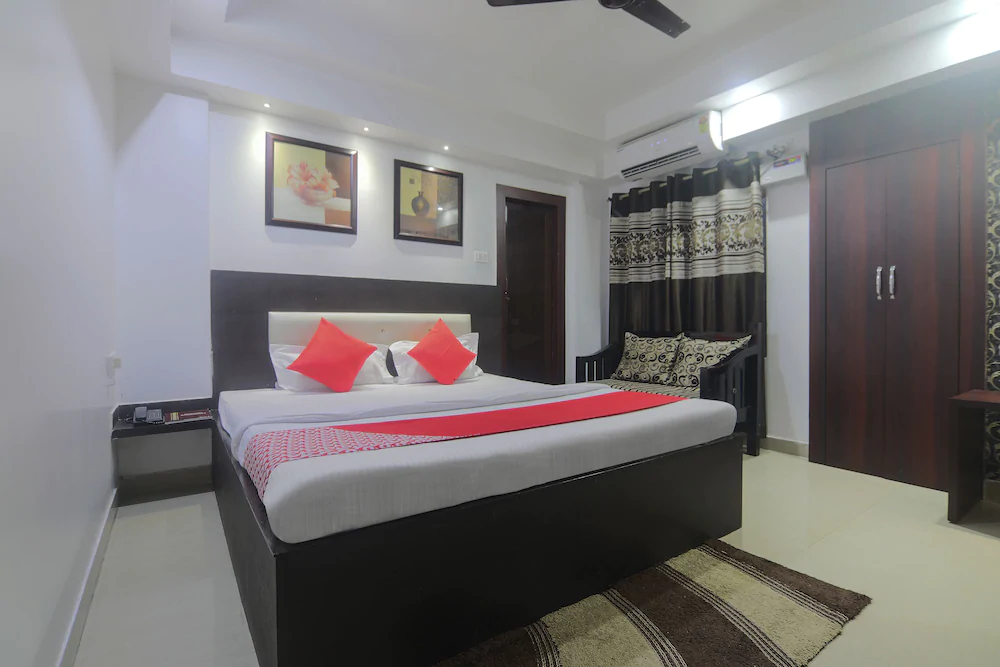 Hotel Rashmi By OYO Rooms