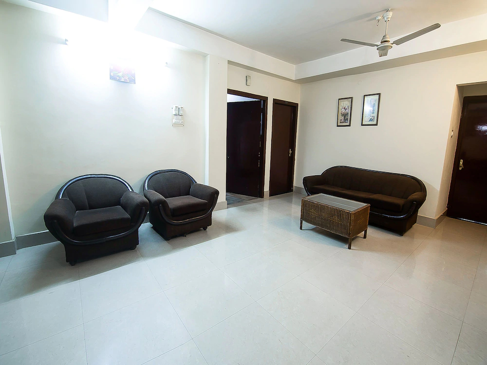 OYO 12216 Paramount Inn