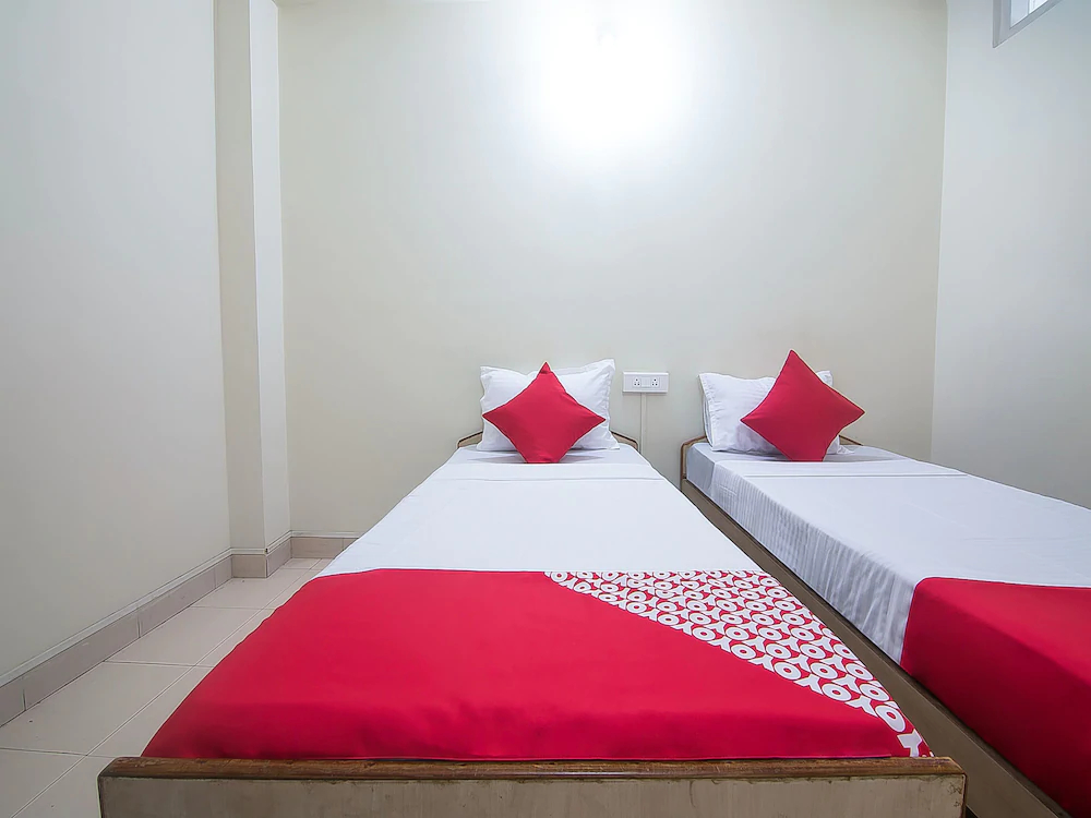OYO 12216 Paramount Inn