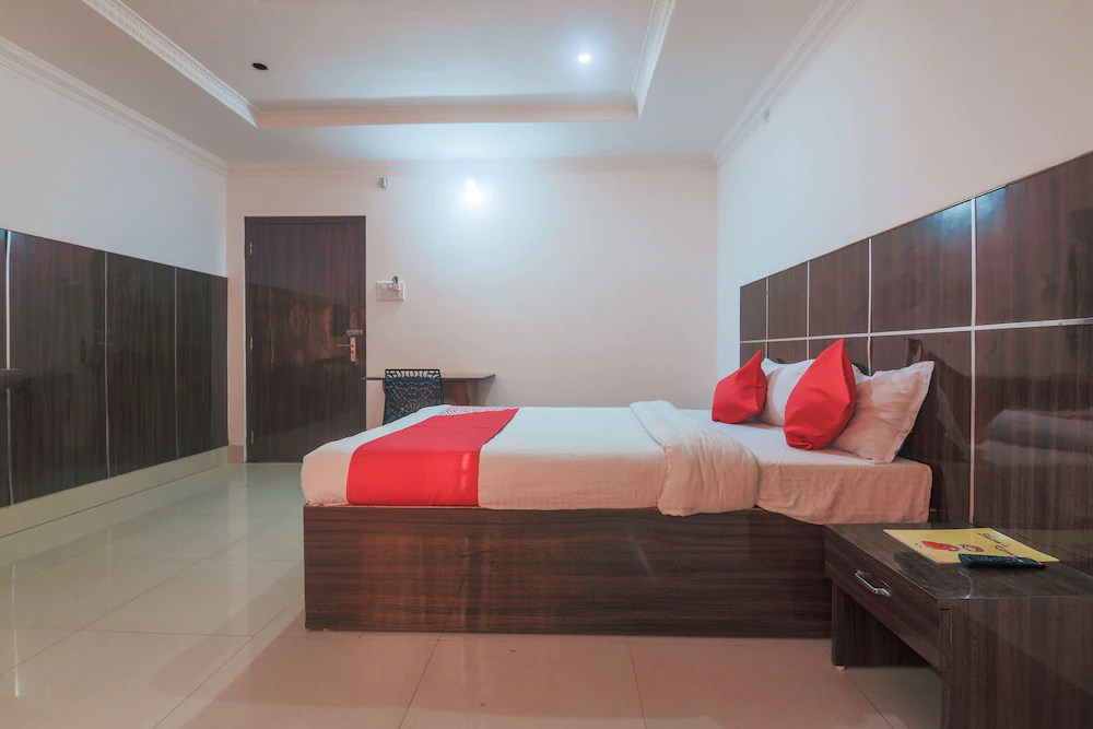 OYO 23304 Hotel Shiva