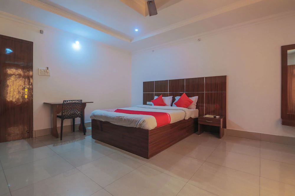 OYO 23304 Hotel Shiva