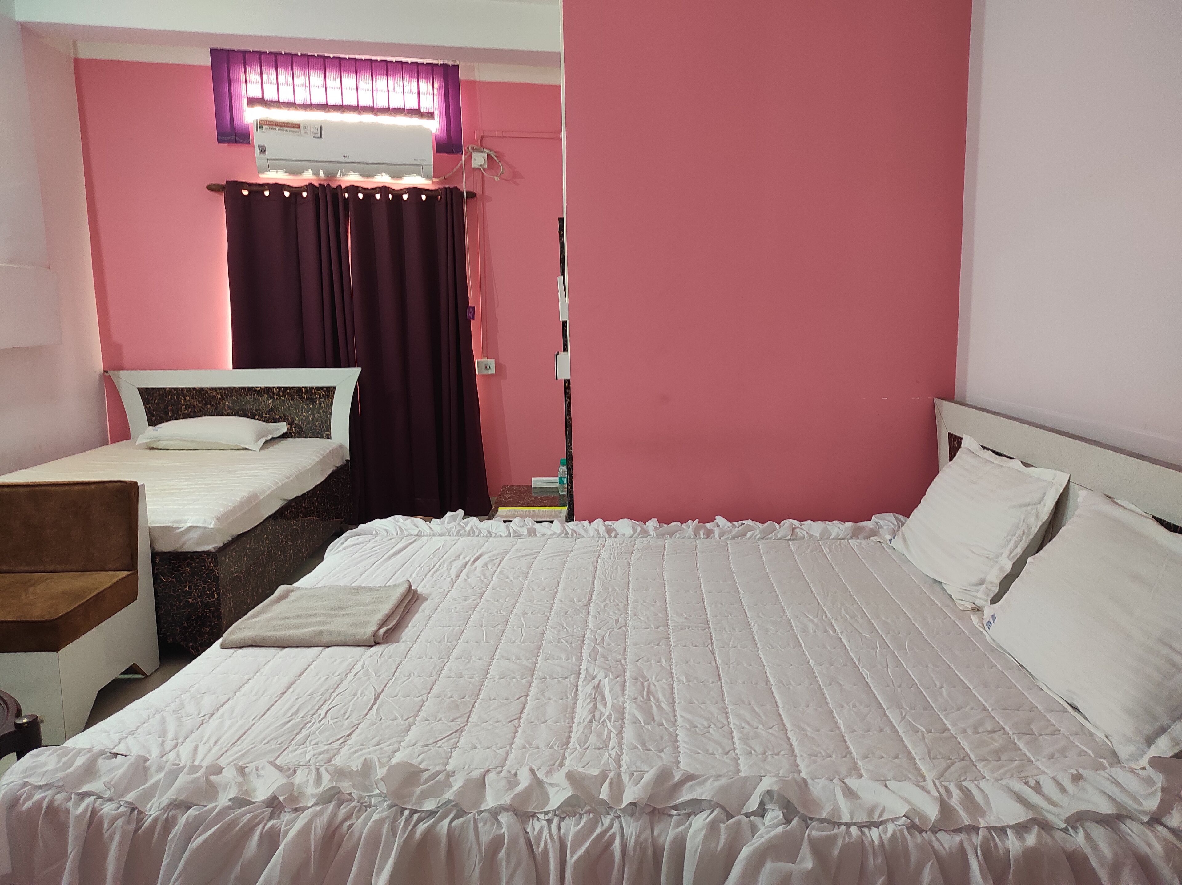 Sawkmie Hotel