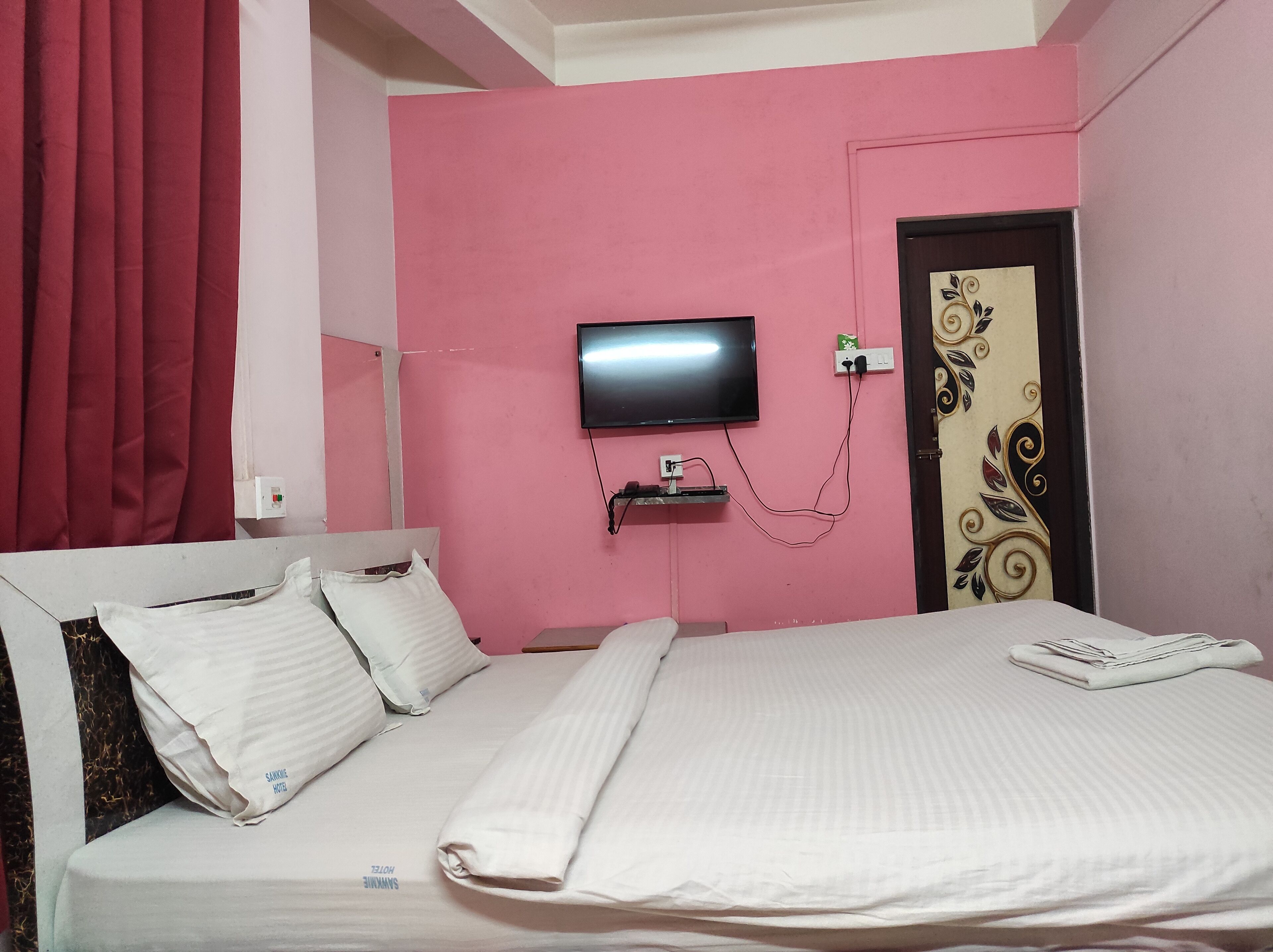 Sawkmie Hotel