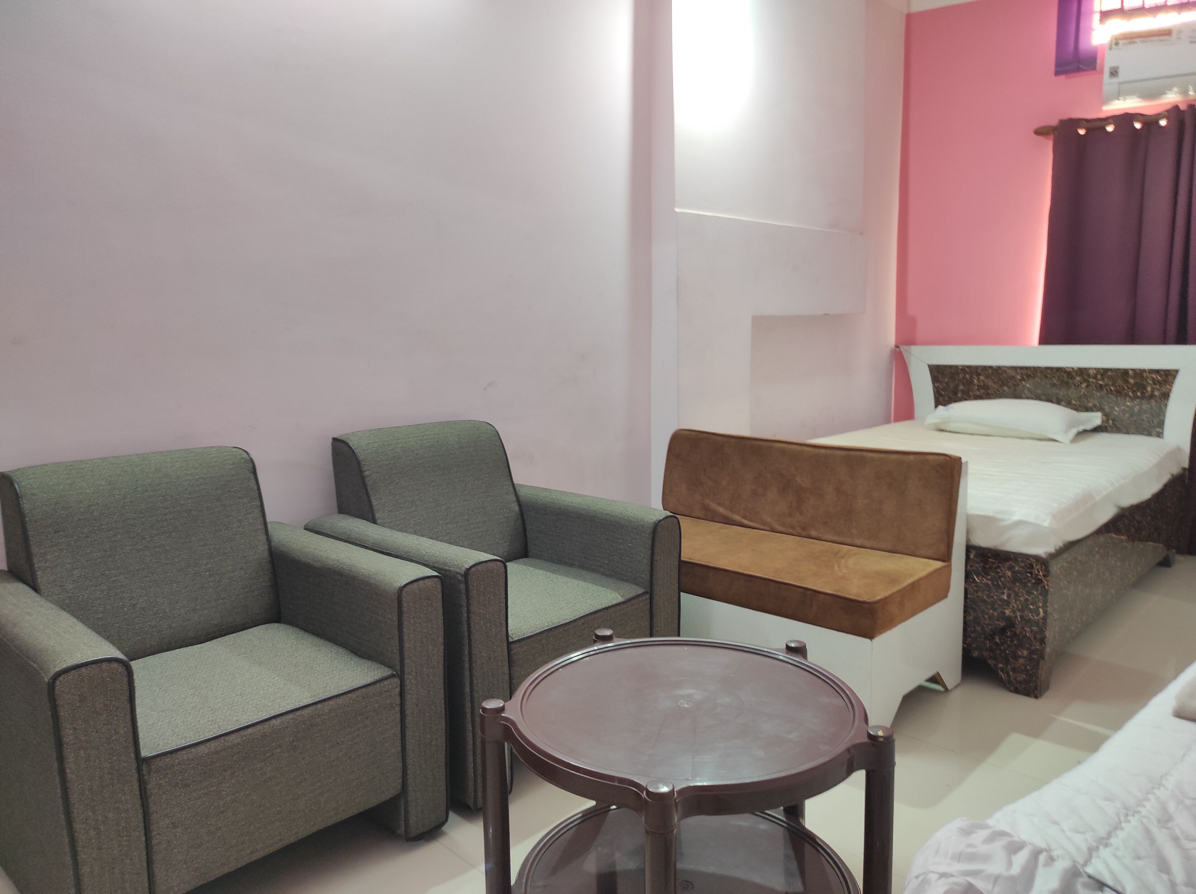 Sawkmie Hotel