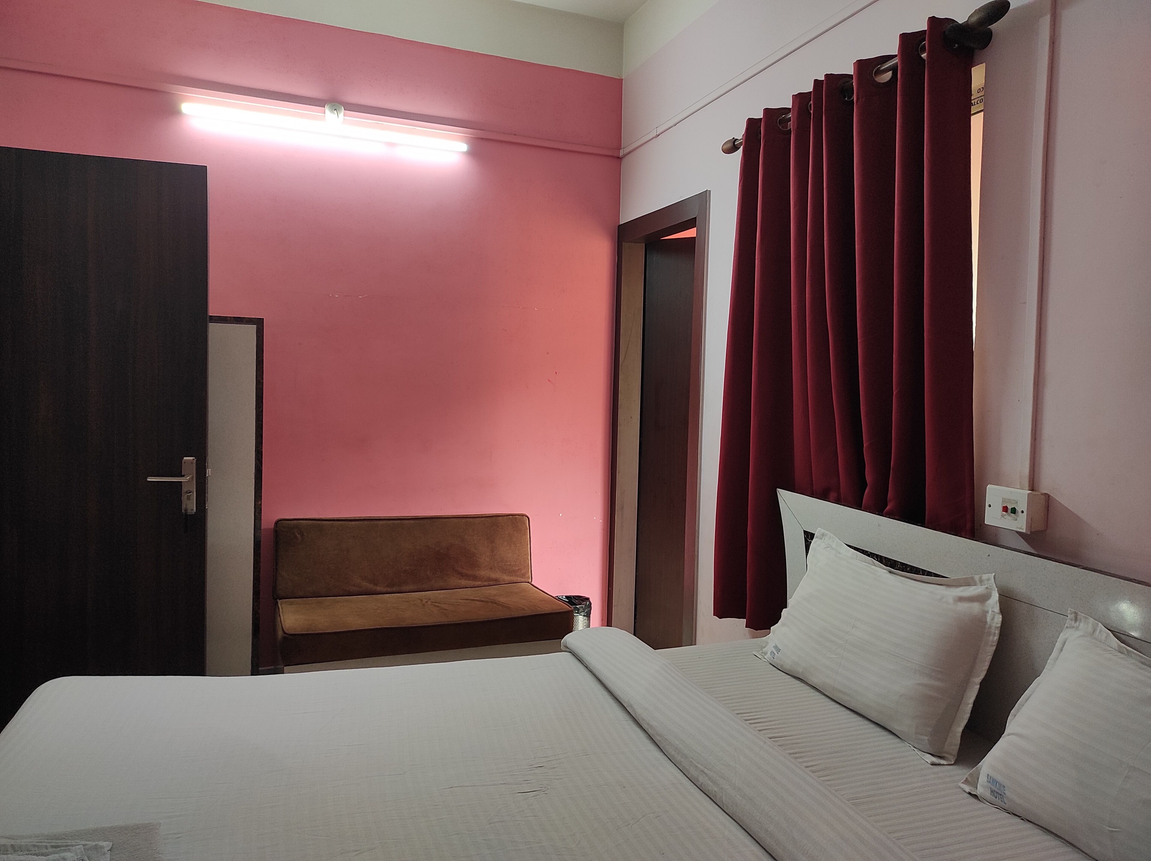 Sawkmie Hotel