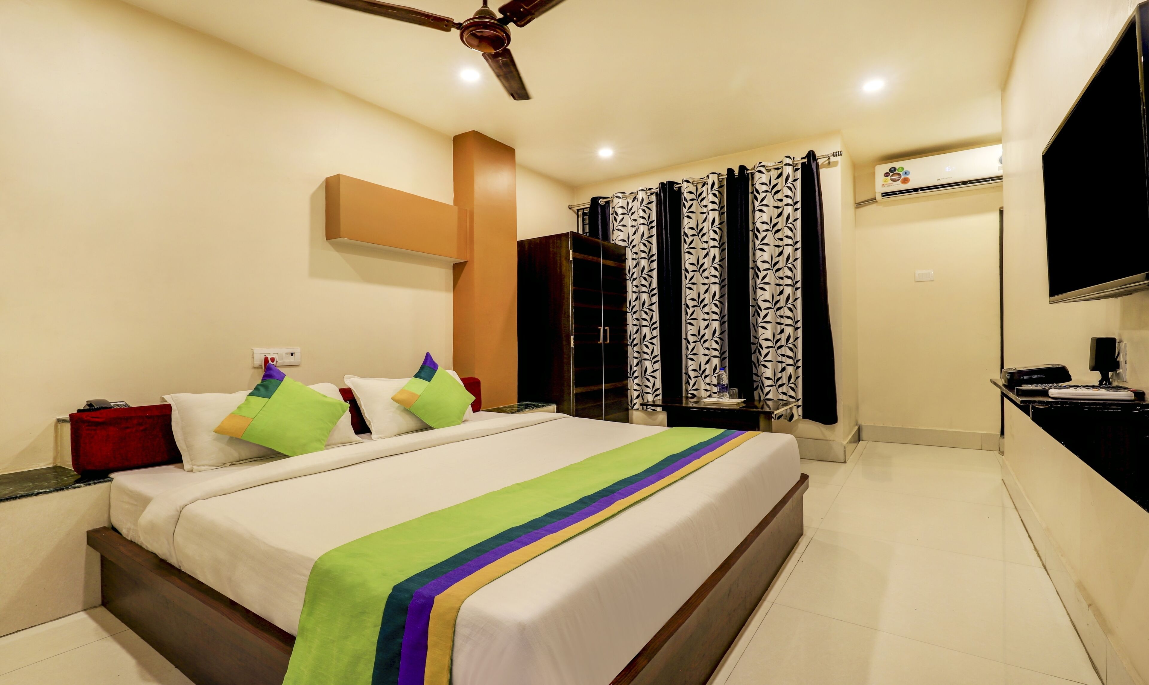 Treebo Trip Om Regency