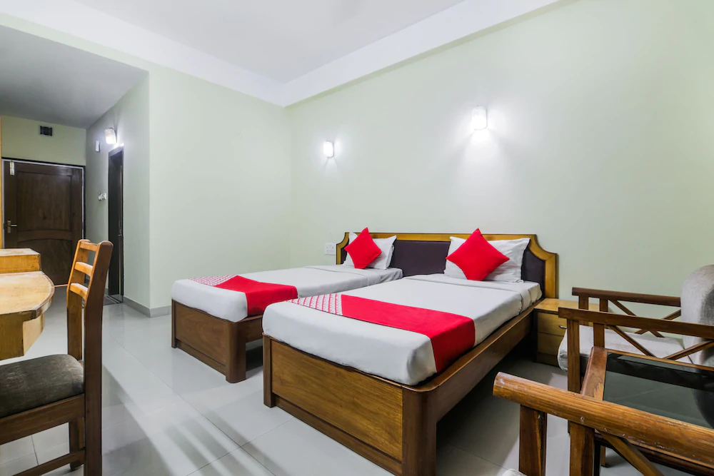 Earl Grey Hotel By OYO Rooms