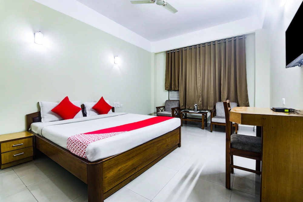 Earl Grey Hotel By OYO Rooms