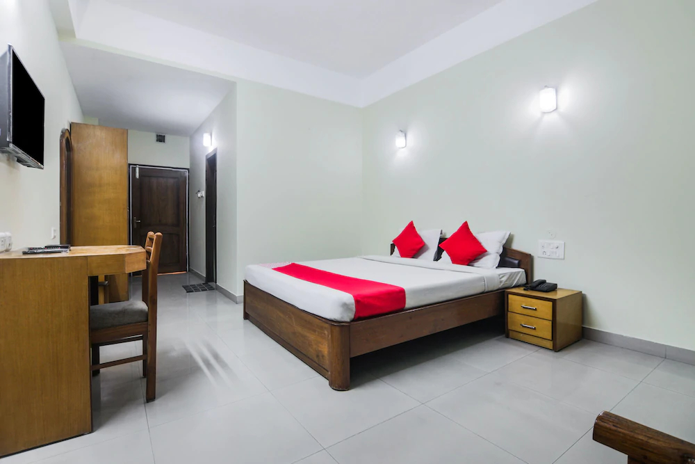 Earl Grey Hotel By OYO Rooms