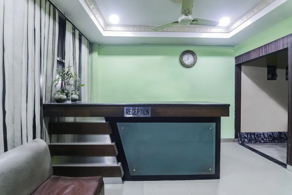 Earl Grey Hotel By OYO Rooms
