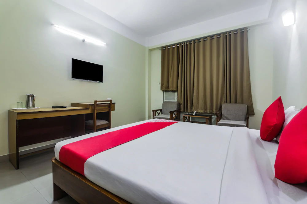 Earl Grey Hotel By OYO Rooms