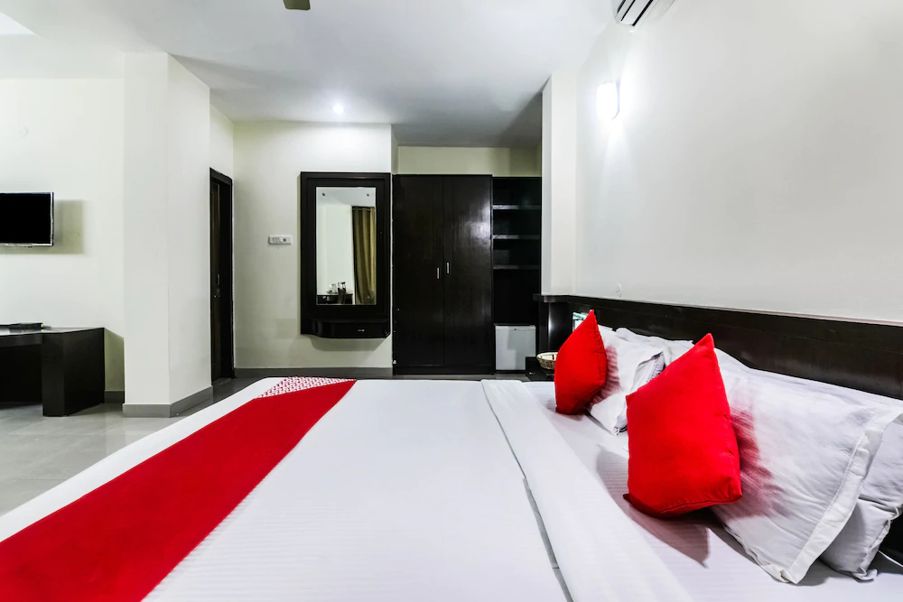 Earl Grey Hotel By OYO Rooms