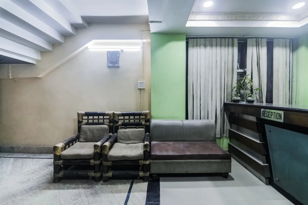 Earl Grey Hotel By OYO Rooms