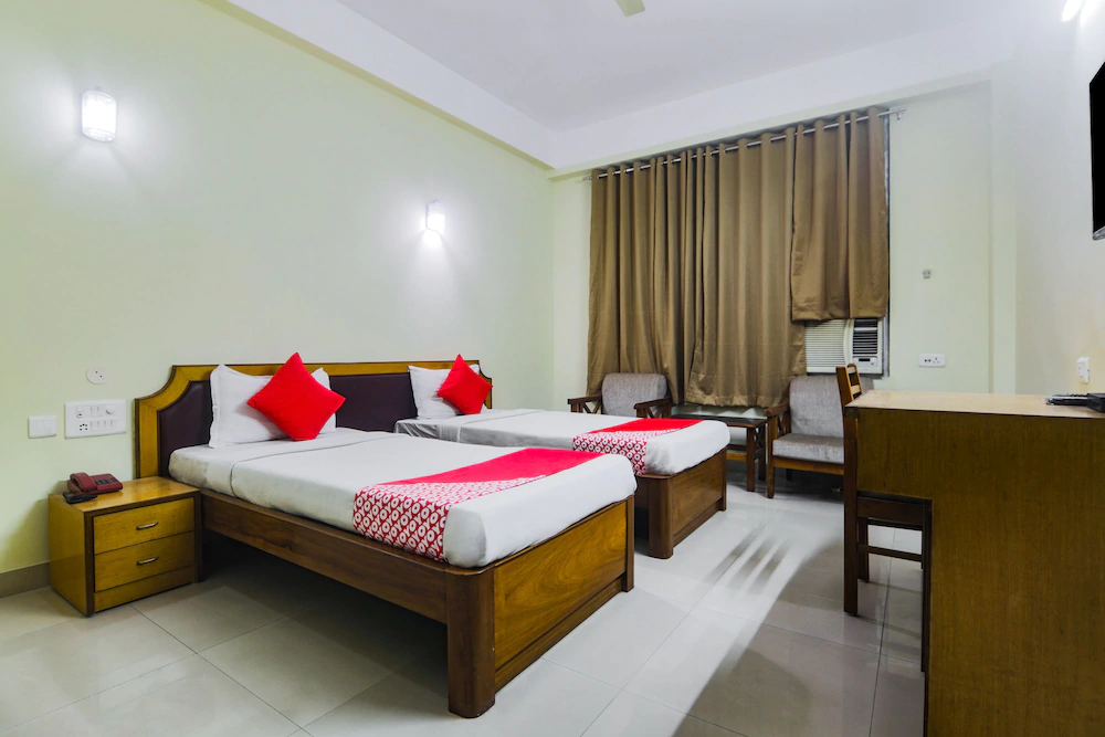 Earl Grey Hotel By OYO Rooms