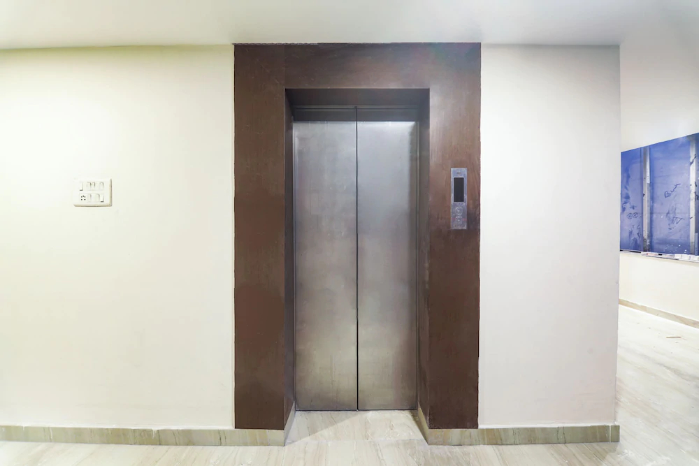 Earl Grey Hotel By OYO Rooms