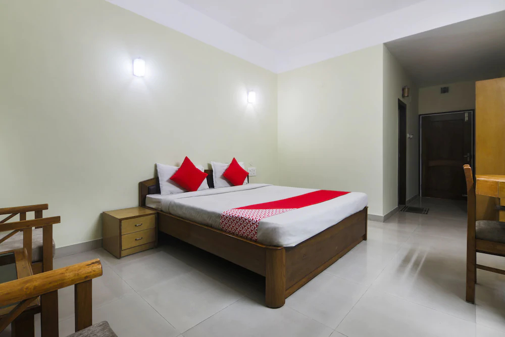 Earl Grey Hotel By OYO Rooms