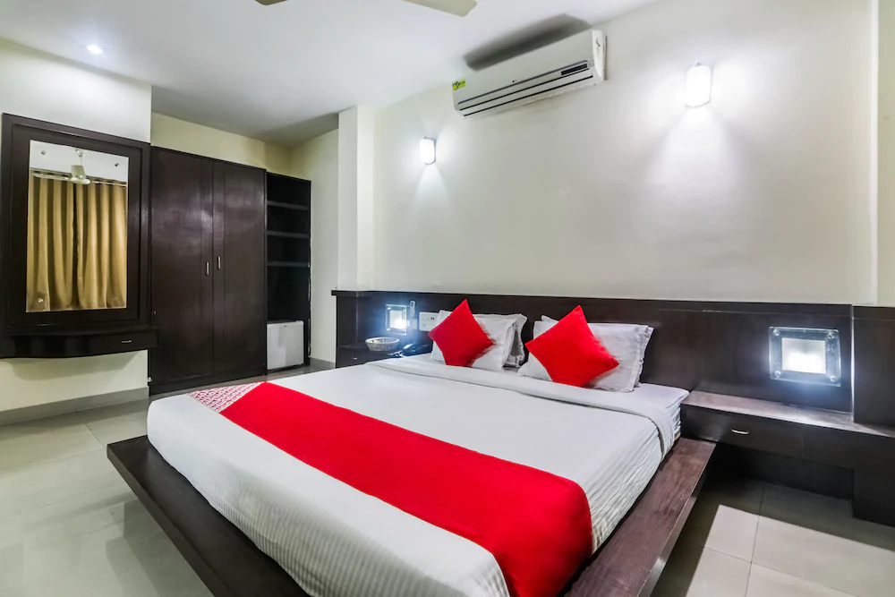 Earl Grey Hotel By OYO Rooms