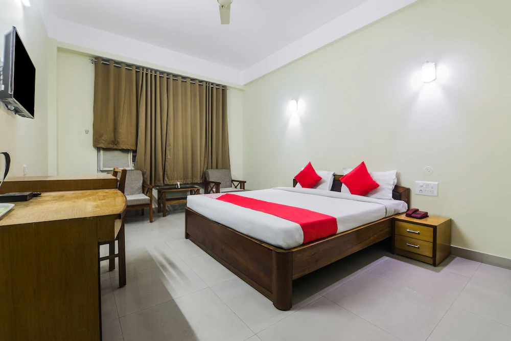 Earl Grey Hotel By OYO Rooms