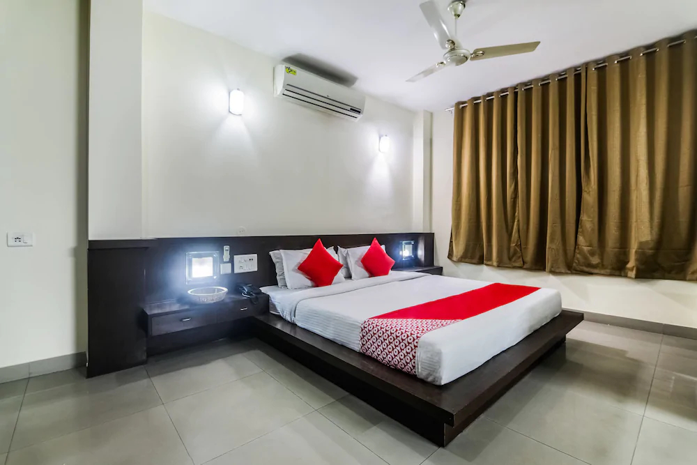 Earl Grey Hotel By OYO Rooms
