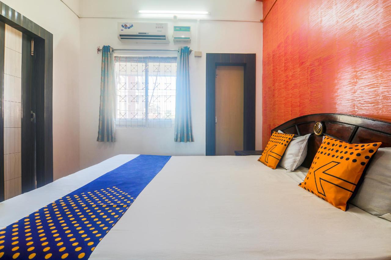 Hotel Golden Orchid by OYO Rooms