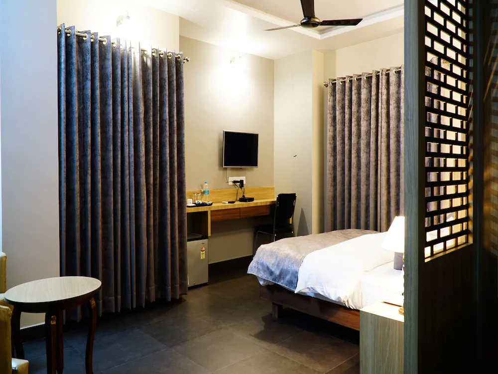 Hotel Gulmohar Grand