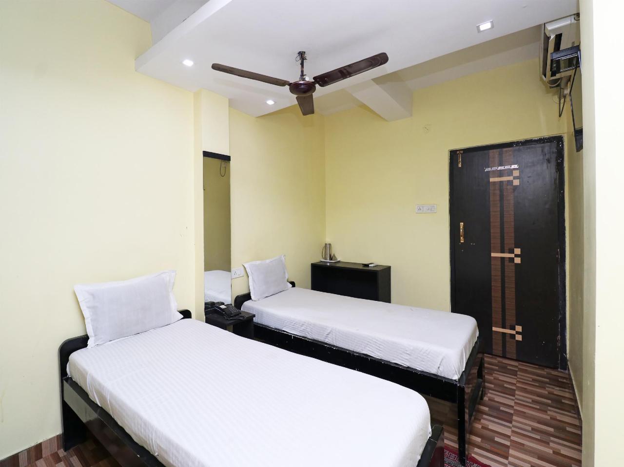 Hotel Lotus by OYO Rooms