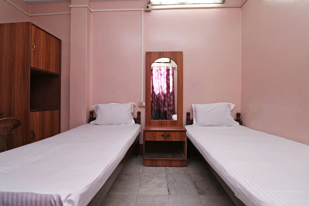 SPOT ON 41656 Hotel Maruti