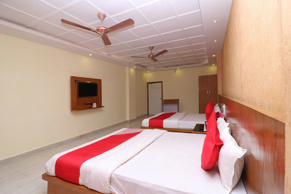 OYO 16395 Hotel G K Palace