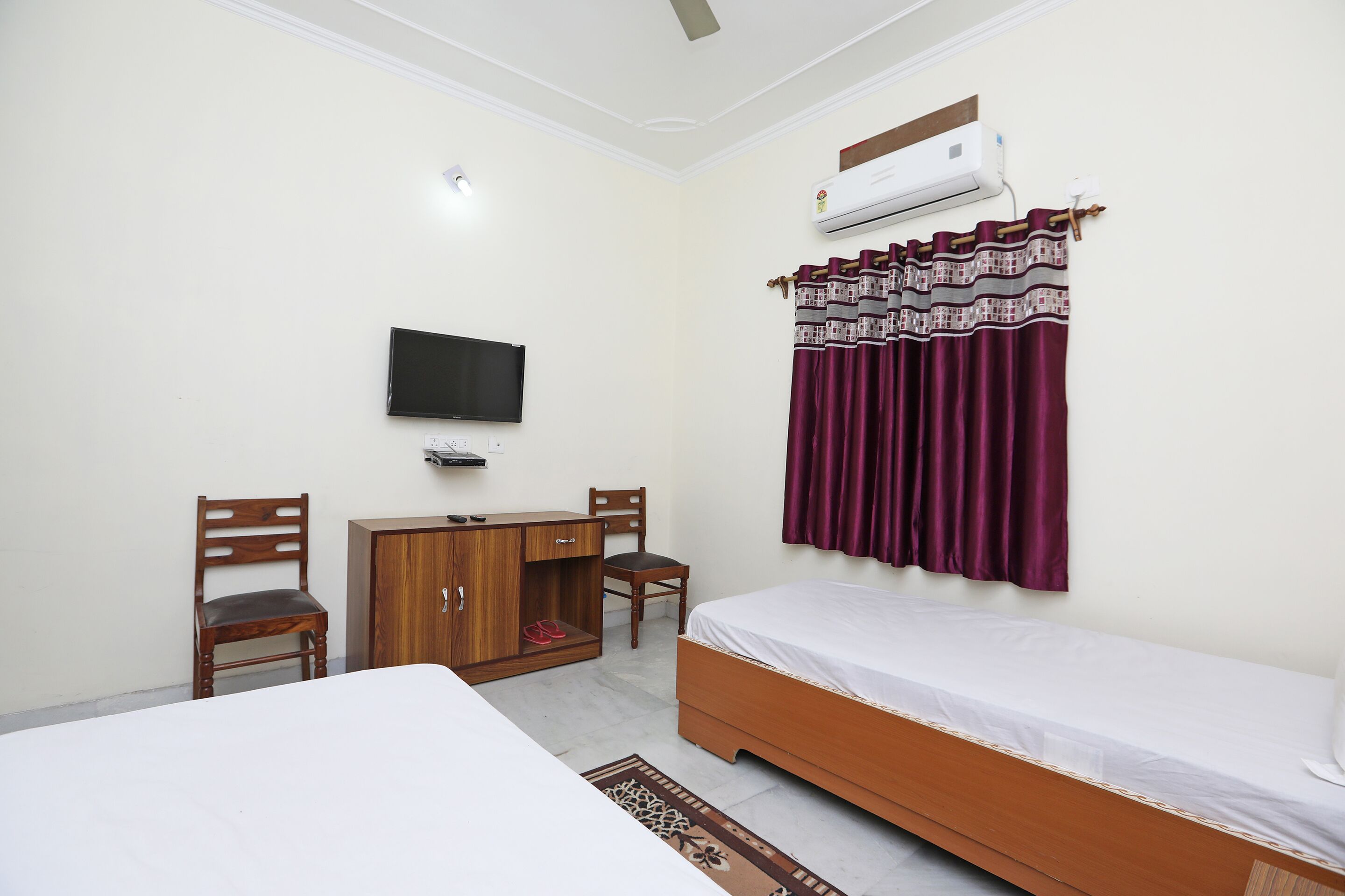 Paradise Guest House by OYO Rooms