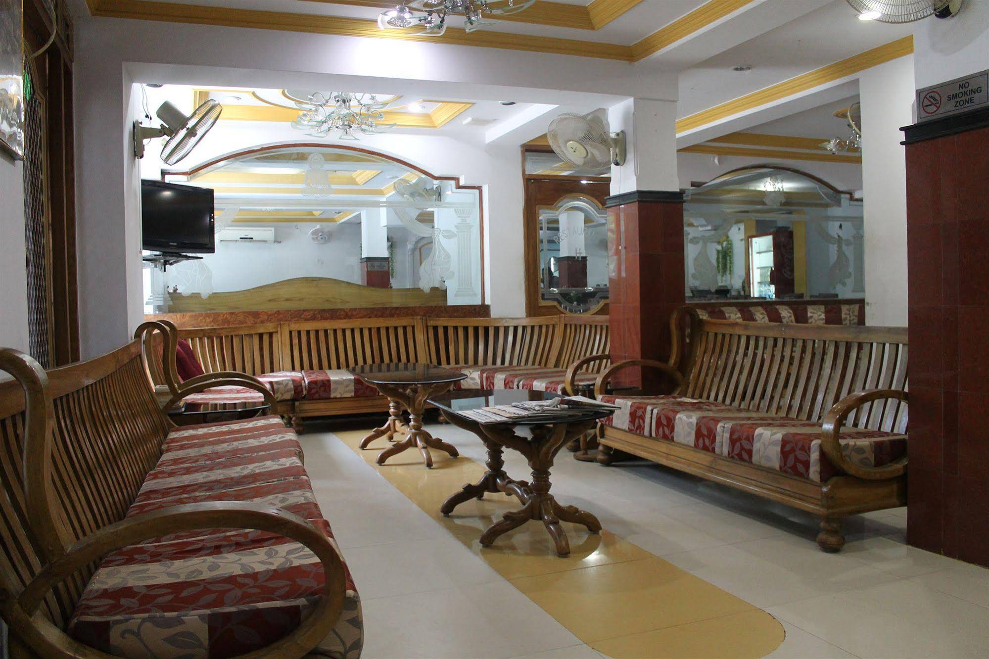 Hotel Tathagat International