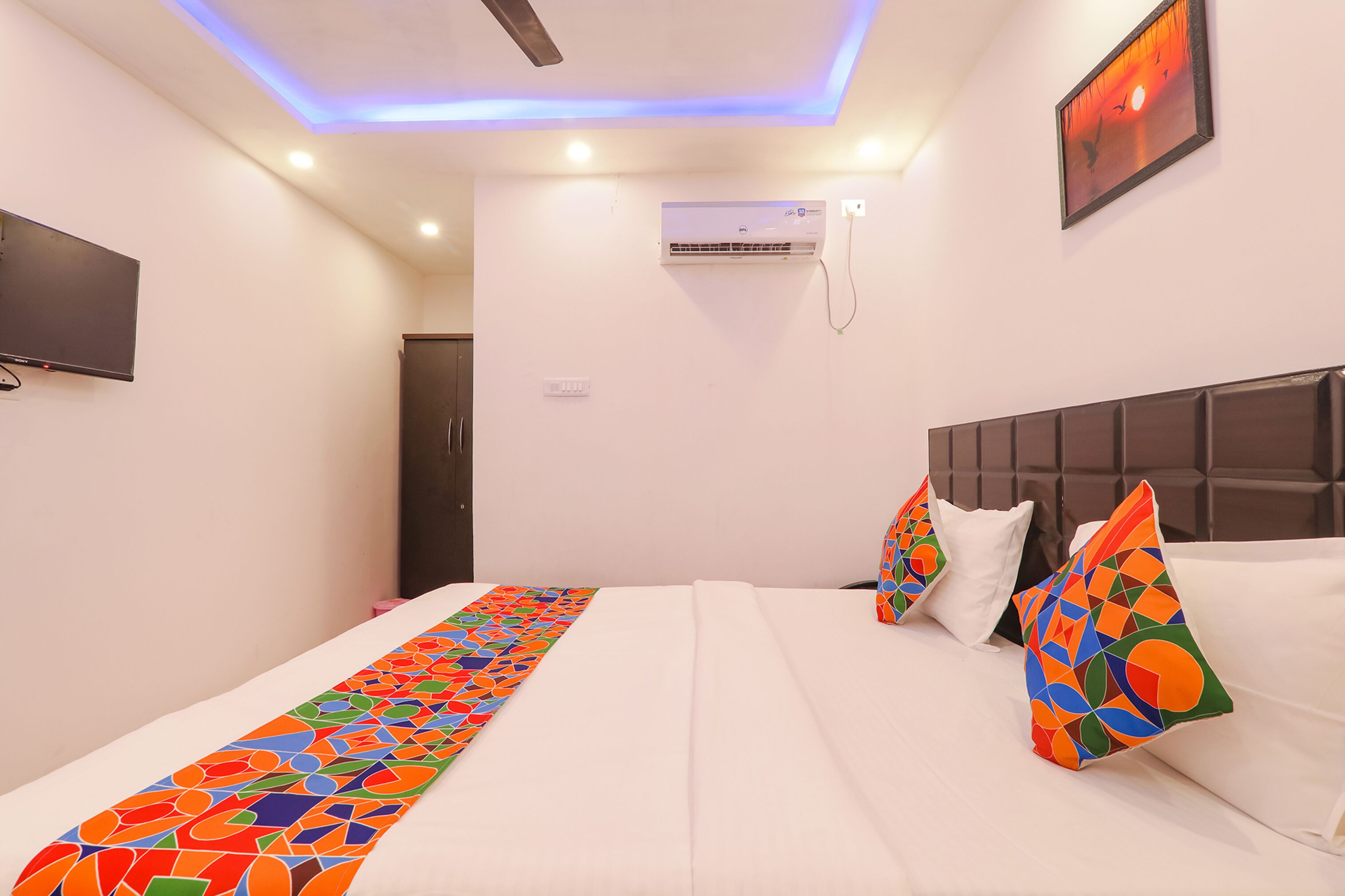 Fabexpress Elite Inn