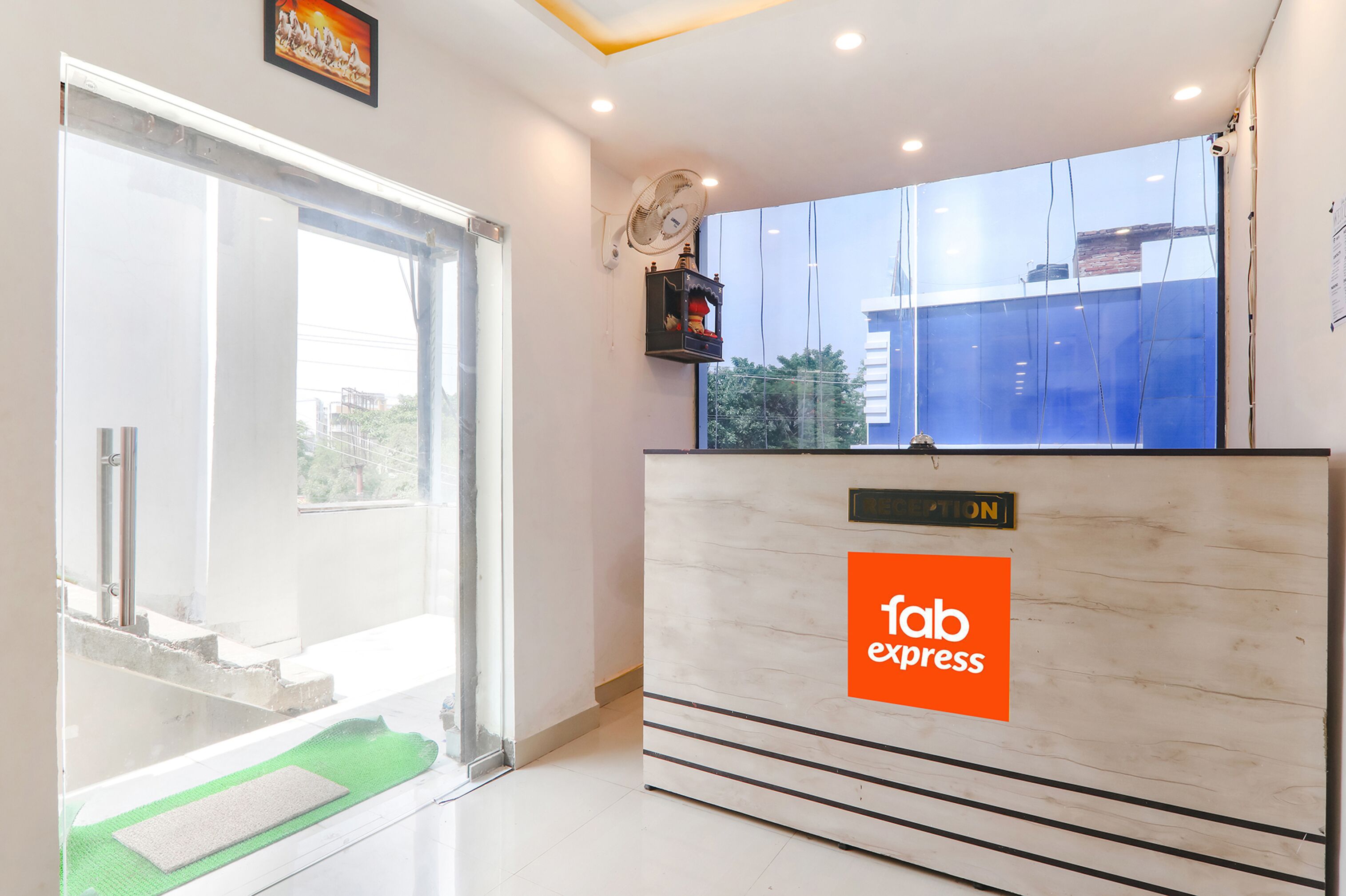 Fabexpress Elite Inn
