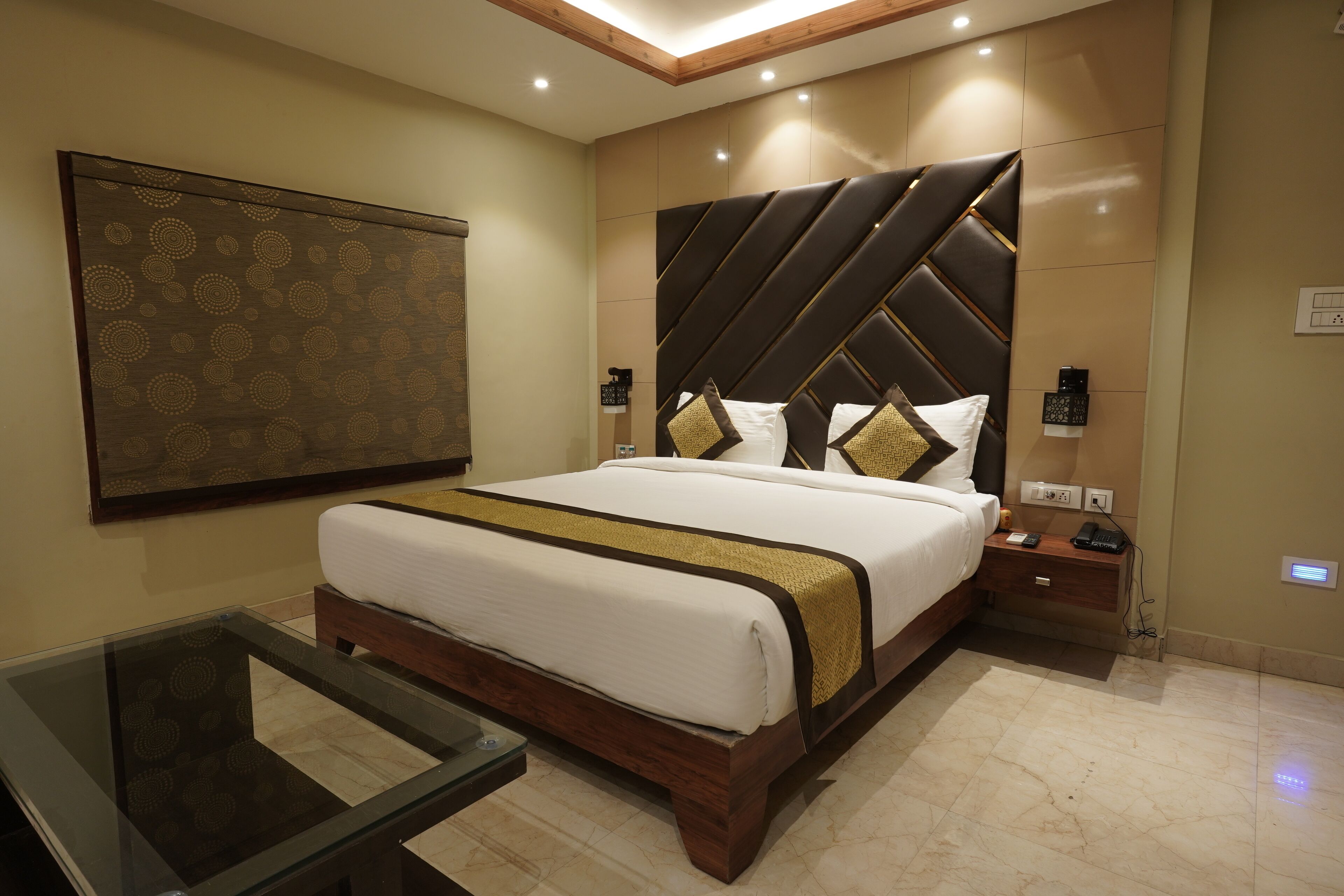 The Golden Crown Hotel Banquet & Cafe