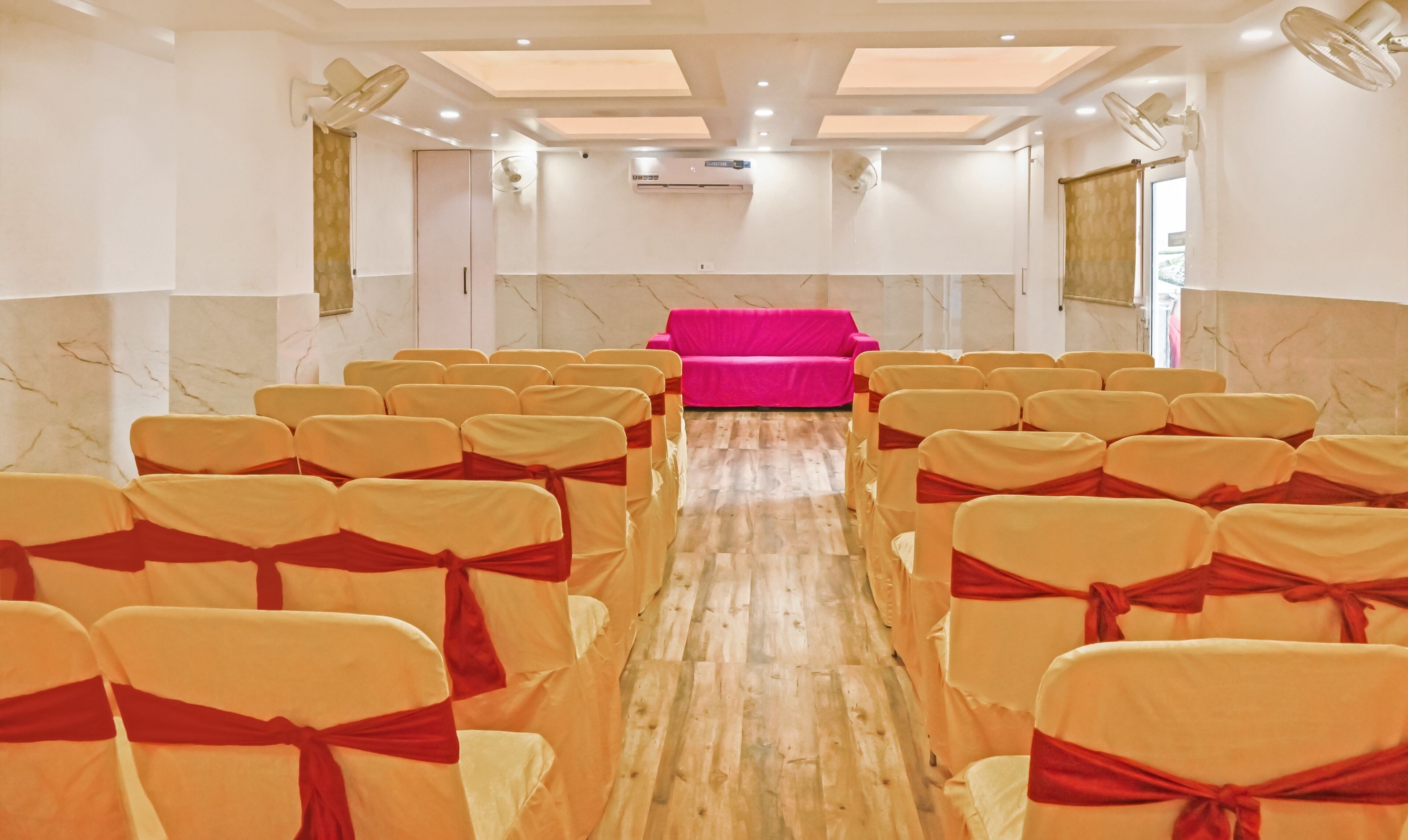 FabHotel Holiday Grand